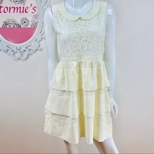 Esley / Lace Tiered Off White Sleeveless Dress
